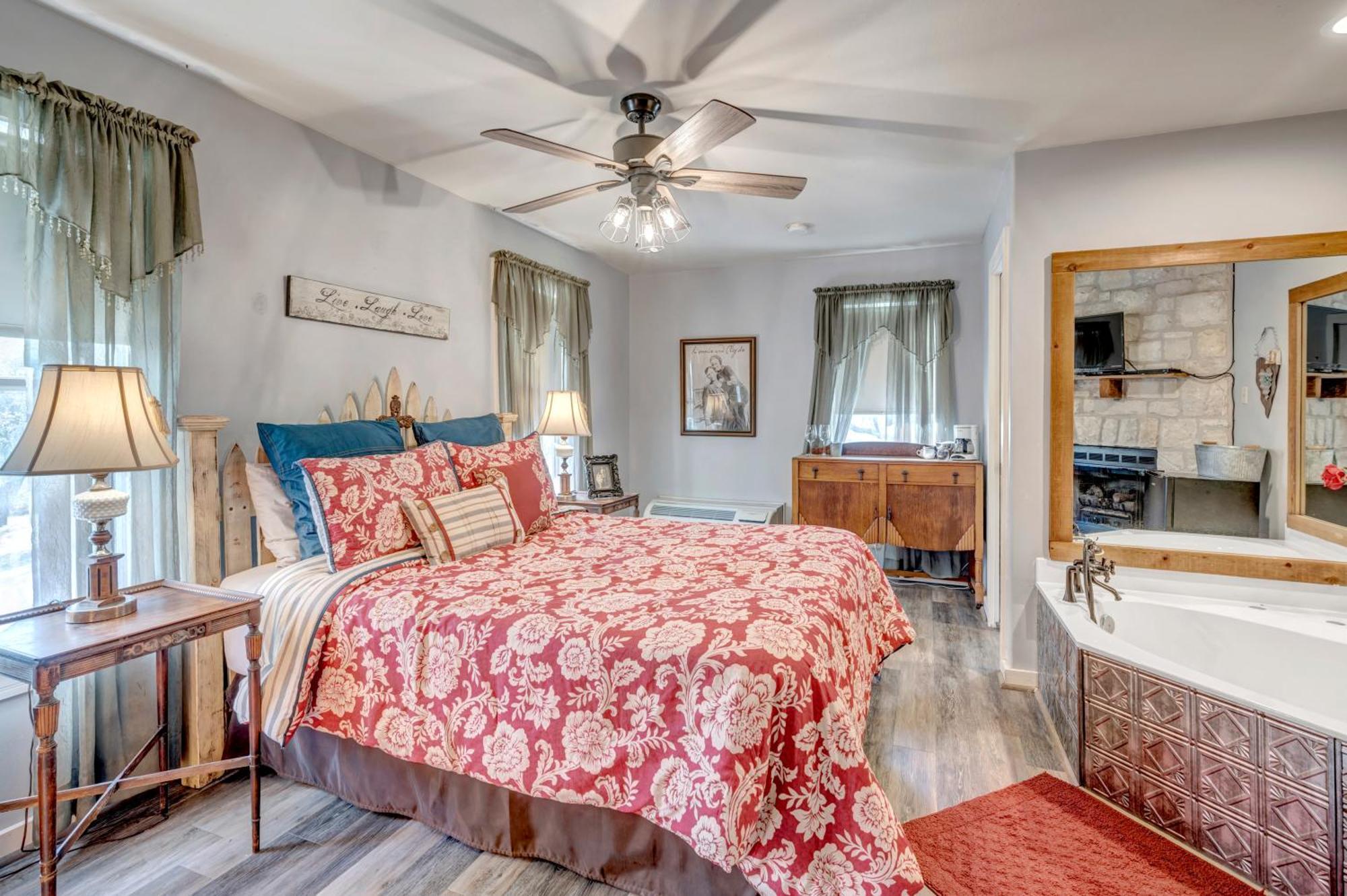 Full Moon Inn Fredericksburg Dış mekan fotoğraf